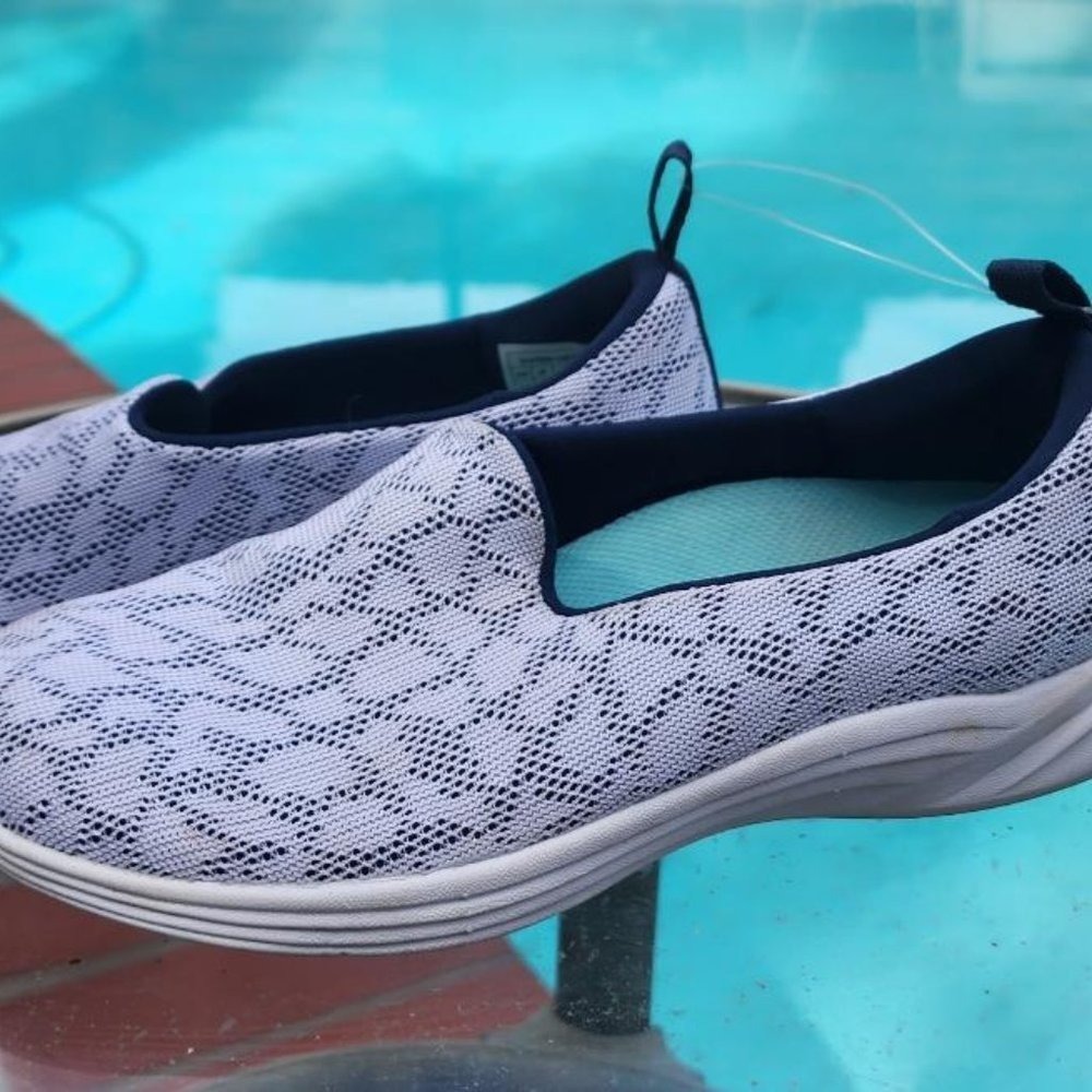 Vionic Hydra 331  Sneakers Slip On Orthotic White‎ and Navy Orthotic  6.5